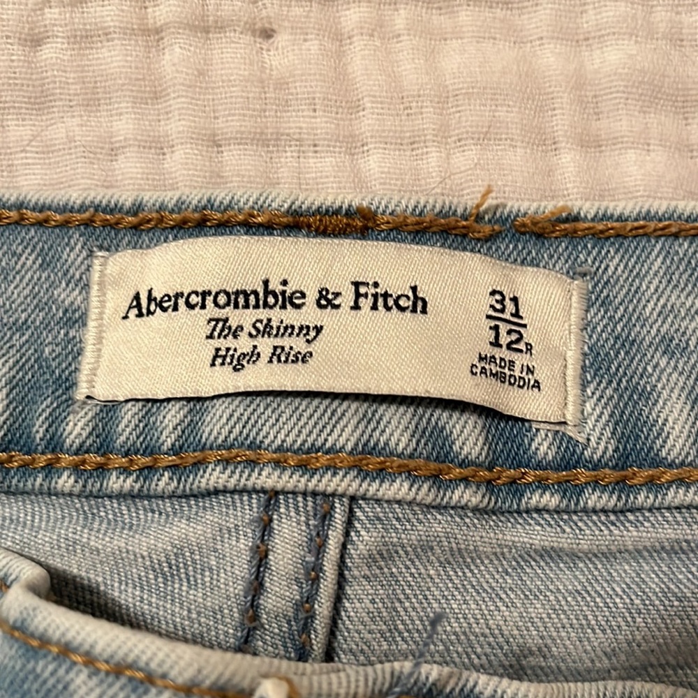 A&F Skinny High Rise Jeans - Picture 3 of 5